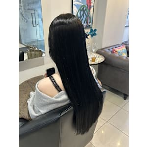 髪質改善トリートメントで艶髪