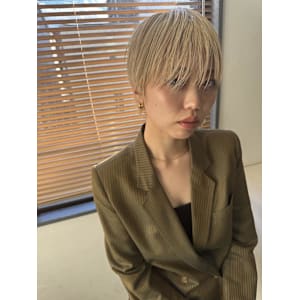 マッシュショート×ホワイトブロンド