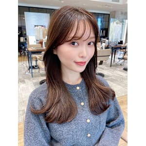 大人かわいいくびれヘアセミロング × ミルクティーベージュ