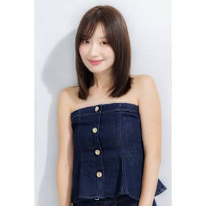 ミディアムレイヤー　顔周りレイヤー　ストレート