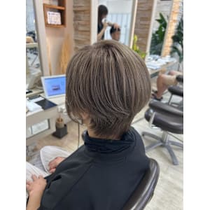 40代50代大人可愛いアッシュベージュくびれボブ耳掛け透明感 - CREA【クレア】掲載中