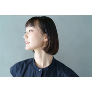 ショートバング後傾ボブ