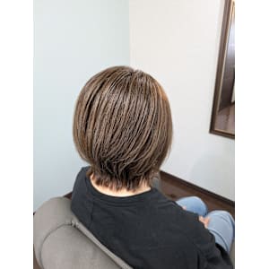 ファッションカラーで明るく綺麗な白髪染め×レイヤーボブ - LUZ【ルース】掲載中