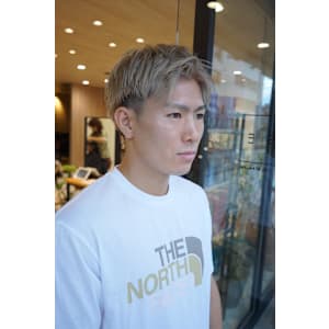 アップバング／シルバーベージュ／ブリーチカラー - Muse by KENJE【ミューズバイケンジ】掲載中