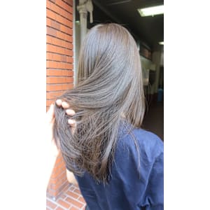 透明感オリーブベージュ