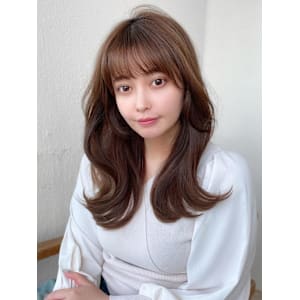 30代小顔に見えるくびれヘアレイヤー × オリーブグレージュ