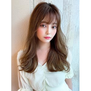 30代小顔に見えるくびれヘアレイヤー × オリーブグレージュ