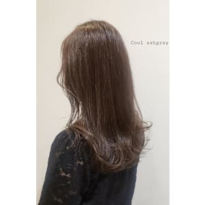 クールアッシュグレイ