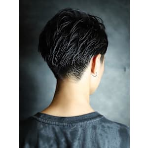 爽やかに魅せる【かき上げリバースショート】