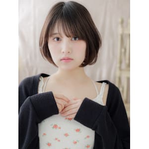 斜めバング暗髪ひし形小顔丸みショートボブ　オリーブグレー