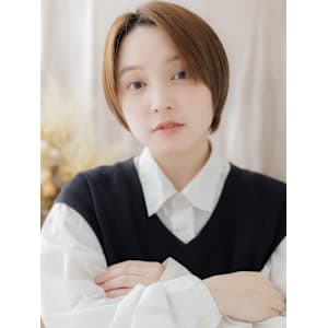 マロンベージュ前髪なしショートマッシュ　ヘーゼルグレージュ