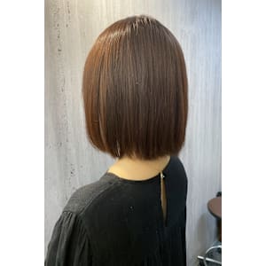 秋野おしゃれな艶ボブ