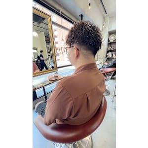 フェザーマッシュツイストパーマフェードツーブロック