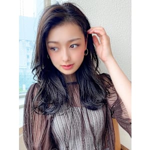 大人かわいいくびれヘアセミロング × ミルクティーベージュ