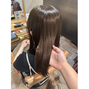 オリーブベージュ