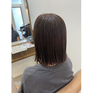 切りっぱなしボブ/縮毛矯正/くすみベージュ