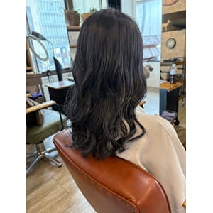 夏のダメージをリセット！透明感ブルーブラック