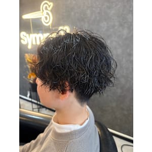 センターパート/スパイラルパーマ/前下がり/ツイストスパイラ