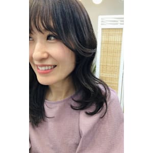 大人のくびれスタイル。キレイな大人ヘアー