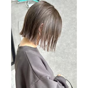 切りっぱなしボブ/グレージュ/イルミナカラー