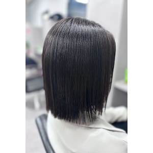 透明感オリーブの切りっぱなしボブ