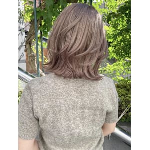 ヘーゼルグレージュ/パールベージュ/バタフライカット