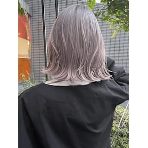 アッシュブロンド/ホワイトシルバー/ホワイトブロンド - Iris by artina 武蔵小杉店【イリス バイ アルティナ ムサシコスギテン】掲載中