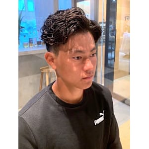 ベリーショート スペインカール アップバング 刈り上げ 束感