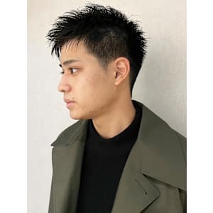 刈り上げショート ビジネス 黒髪 アップバング 20代