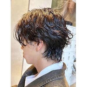 緩めシャドウパーマスパイラルパーマセンターパートウルフ