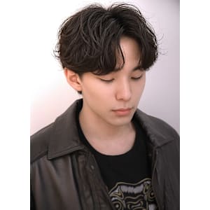 波巻きスパイラルパーマシャドウパーマメンズセンターパート