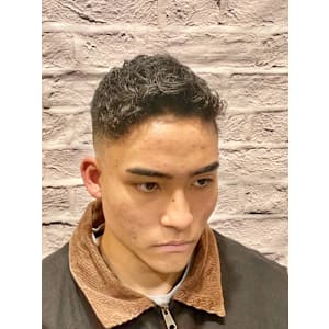癖毛を活かすフェードスタイル - 銀座マツナガ 新宿野村ビル店【ギンザマツナガ シンジュクノムラビルテン】掲載中