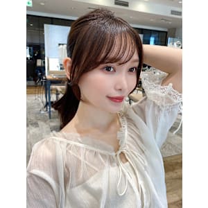 大人かわいいくびれヘアセミロング × ミルクティーベージュ