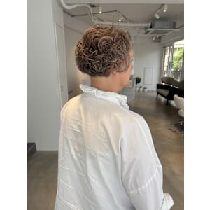 カーリーヘアショート