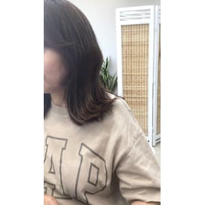 大人の外ハネスタイル。キレイな大人ヘアー