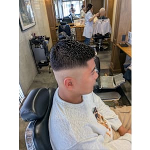 クロップ・スキンフェード - @110 BARBER SHOP CONTINENTAL【ワンワンオー バーバー ショップ コンチネンタル】掲載中