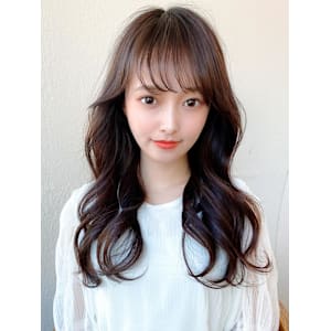 大人かわいいくびれヘアセミロング × ミルクティーベージュ