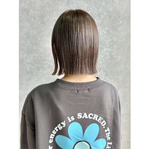 切りっぱなしボブ/地毛風ストレート/透明感カラー