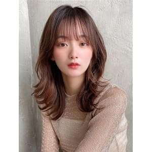 2wayバングでイメチェン顔まわりレイヤーのくびれヘアが人気
