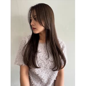 ロングレイヤーとグレージュカラー