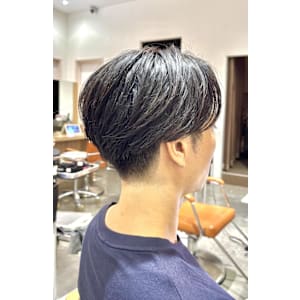 【 刈り上げセンターパート　】