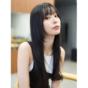 暗髪×顔まわりロングレイヤー