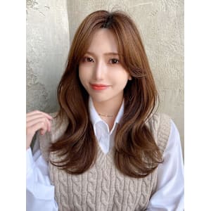 大人かわいいくびれヘアセミロング × ミルクティーベージュ