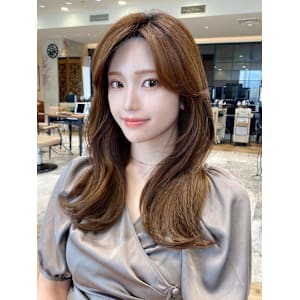 大人かわいいくびれヘアセミロング × ミルクティーベージュ