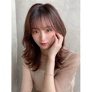 2wayバングでイメチェン顔まわりレイヤーのくびれヘアが人気