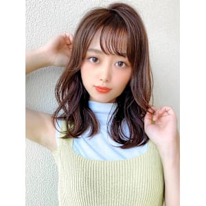 2wayバングでイメチェン顔まわりレイヤーのくびれヘアが人気