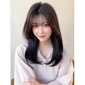 暗髪でも出せるこなれ感フェイスレイヤー×ナチュラルセミロング