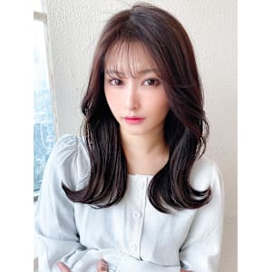 暗髪でも出せるこなれ感フェイスレイヤー×ナチュラルセミロング