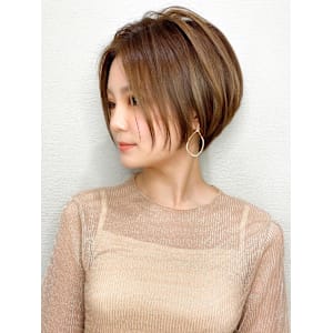 30代40代に人気の大人かわいい前髪ありのくびれショート