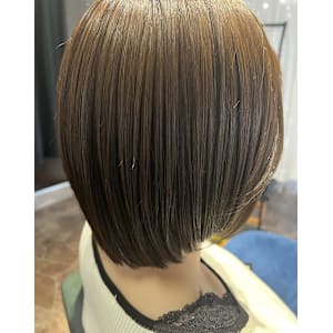 オリーブベージュ